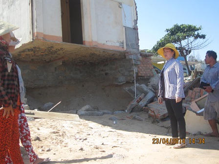 Biển "xâm thực", dân nơm nớp lo mất nhà 